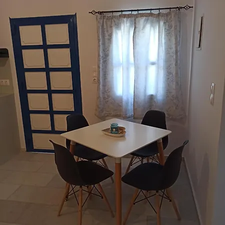 Vlastos 1 *